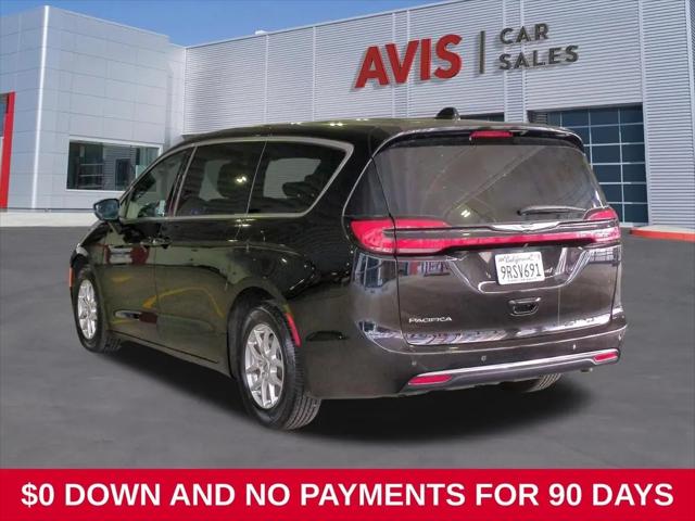 2025 Chrysler Pacifica Select