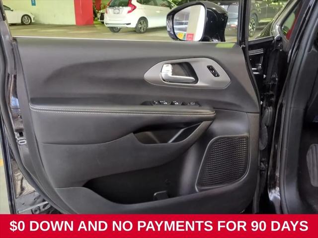 2025 Chrysler Pacifica Select