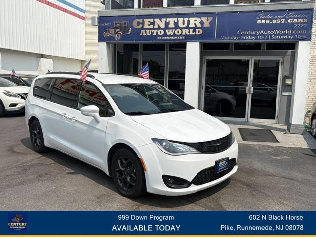 2020 Chrysler Pacifica Touring for sale in Runnemede, NJ