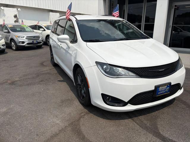 2020 Chrysler Pacifica Touring