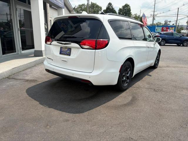 2020 Chrysler Pacifica Touring