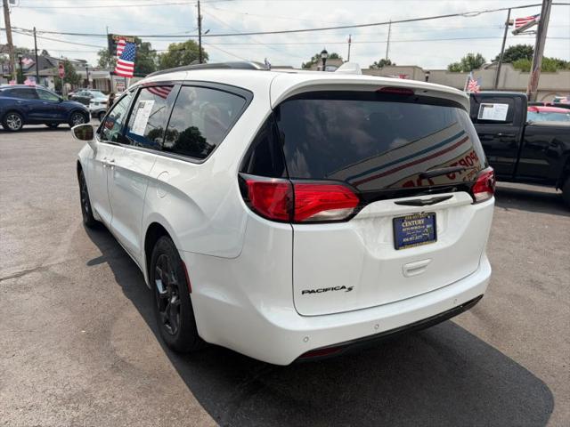 2020 Chrysler Pacifica Touring