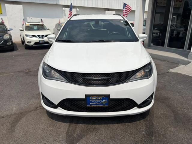 2020 Chrysler Pacifica Touring