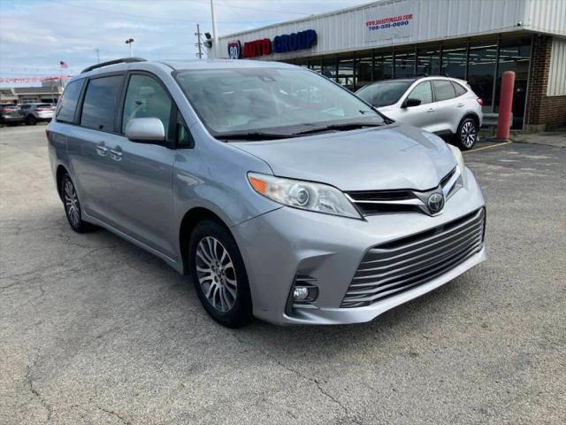 2018 Toyota Sienna XLE 8 Passenger for sale in Hazel Crest, IL