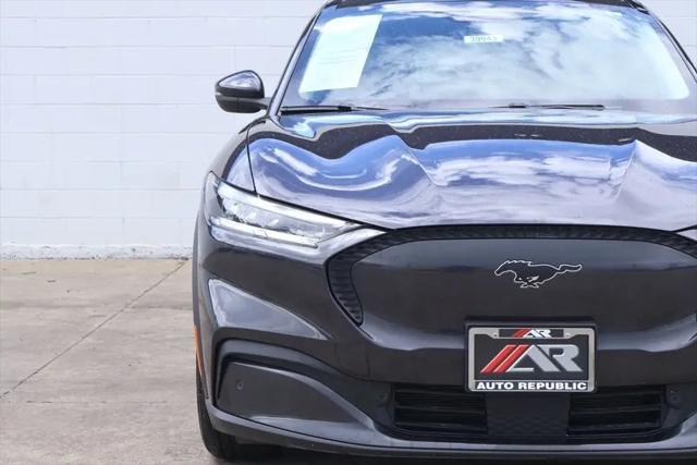 2022 Ford Mustang Mach-E Select