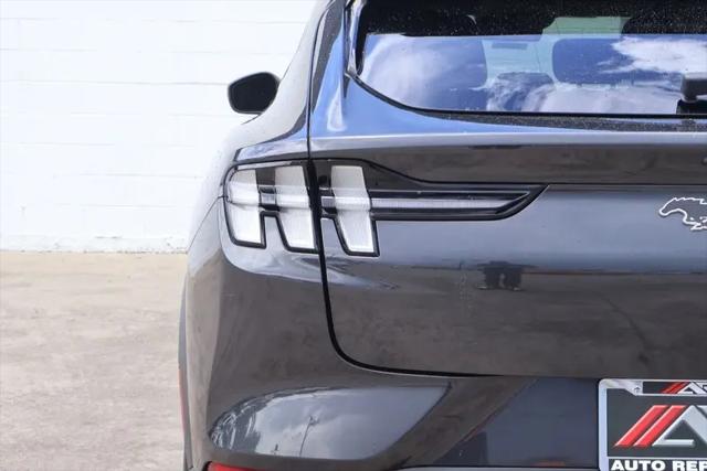 2022 Ford Mustang Mach-E Select