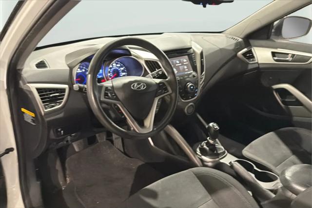 2014 Hyundai Veloster Base w/Black