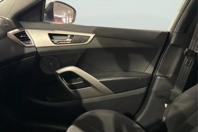 2014 Hyundai Veloster Base w/Black