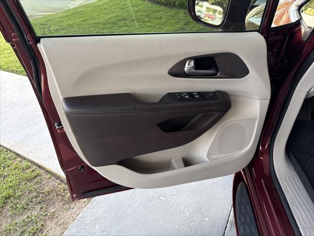 2017 Chrysler Pacifica Touring-L Plus