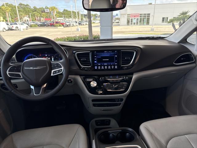 2017 Chrysler Pacifica Touring-L Plus