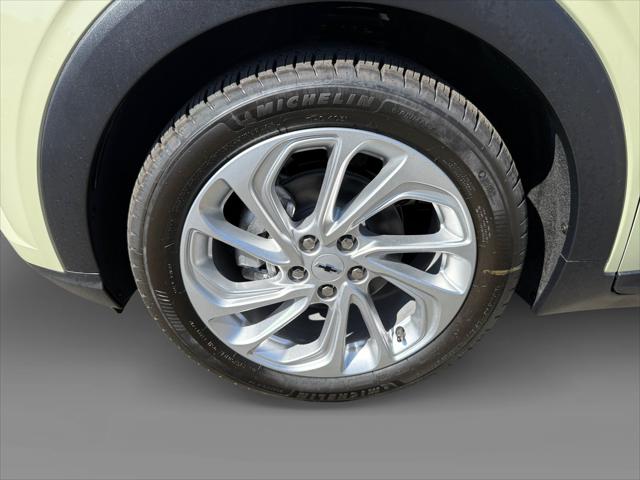 2027 Chevrolet Bolt LT FWD