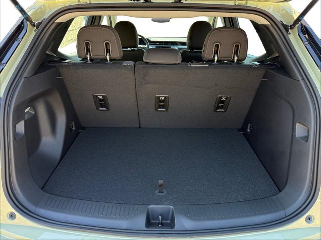 2027 Chevrolet Bolt LT FWD