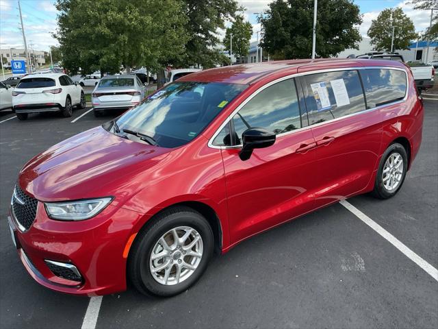 2025 Chrysler Pacifica Select