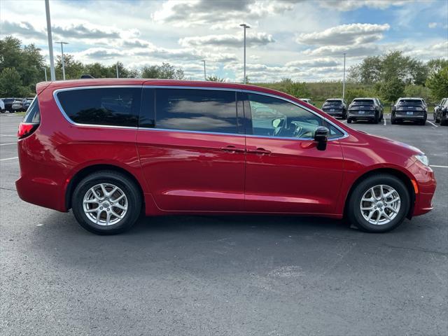 2025 Chrysler Pacifica Select