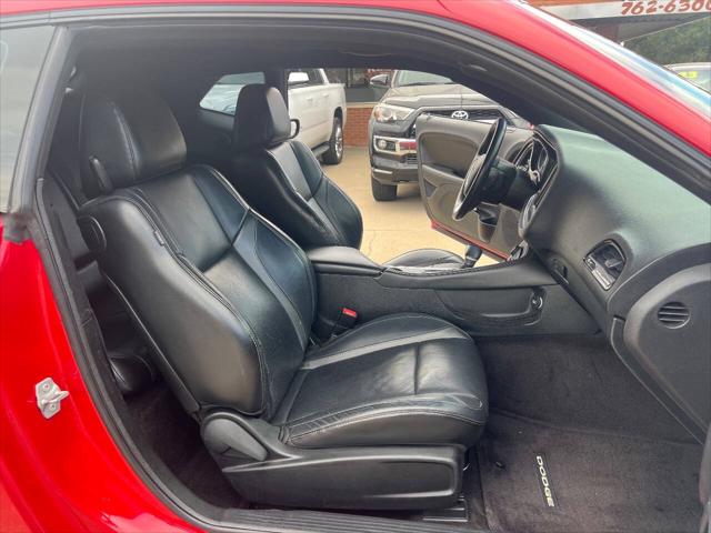 2017 Dodge Challenger SXT Plus