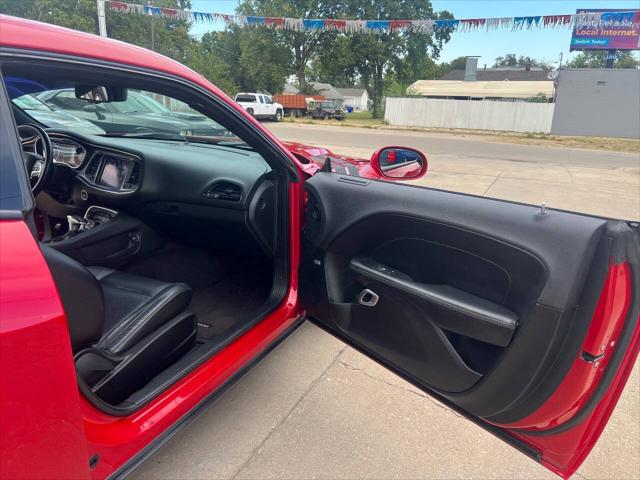 2017 Dodge Challenger SXT Plus