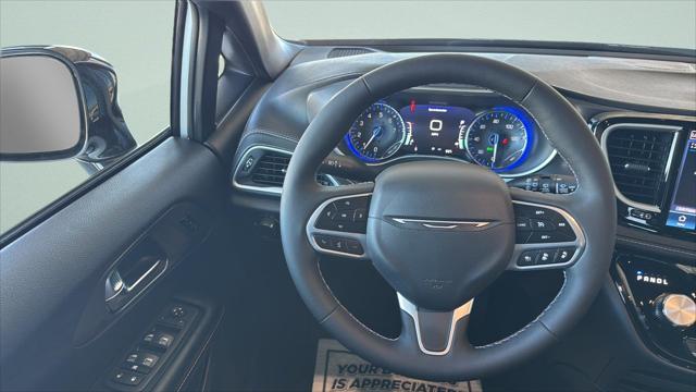 2027 Chrysler Pacifica Select