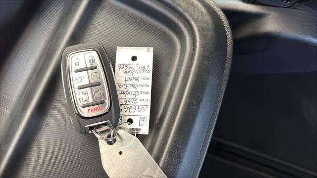 2027 Chrysler Pacifica Select