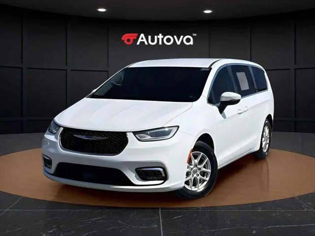 2023 Chrysler Pacifica Touring L for sale in Forest, VA