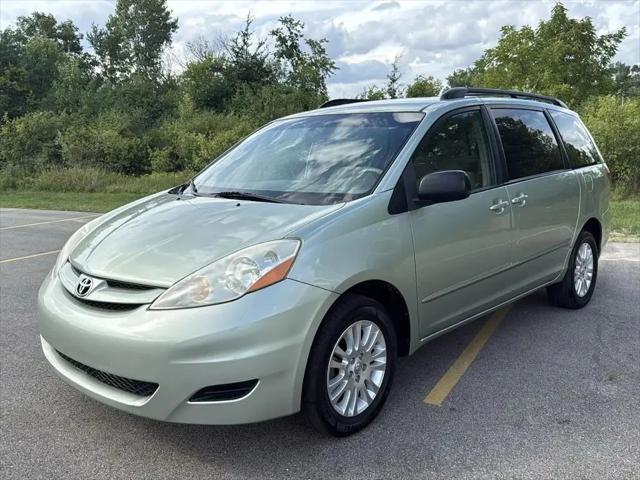 2010 Toyota Sienna LE for sale in Flint, MI