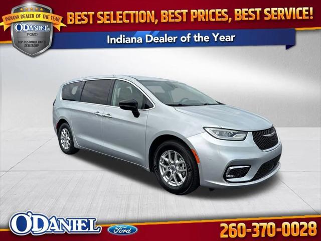 2024 Chrysler Pacifica Touring L for sale in New Haven, IN