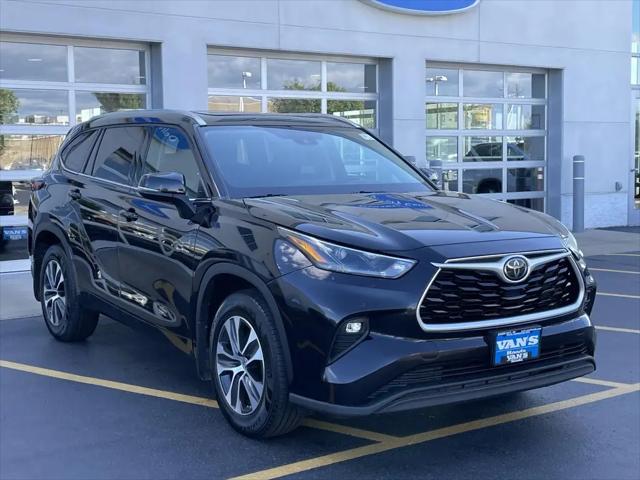 2021 Toyota Highlander XLE for sale in Green Bay, WI