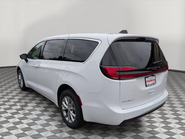 2027 Chrysler Pacifica Select AWD