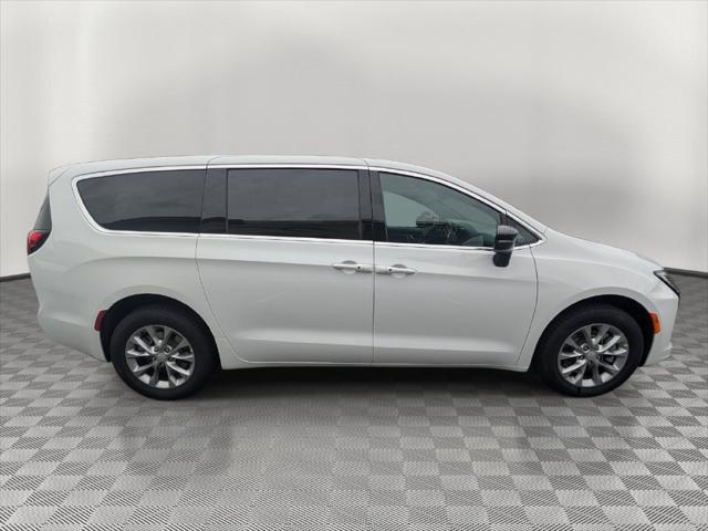 2027 Chrysler Pacifica Select AWD