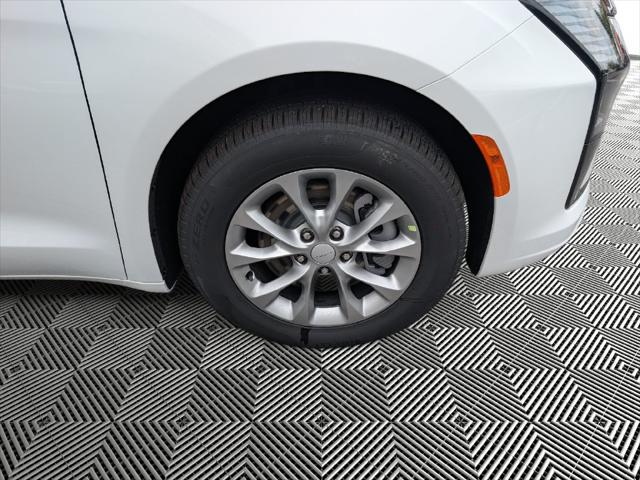 2027 Chrysler Pacifica Select AWD