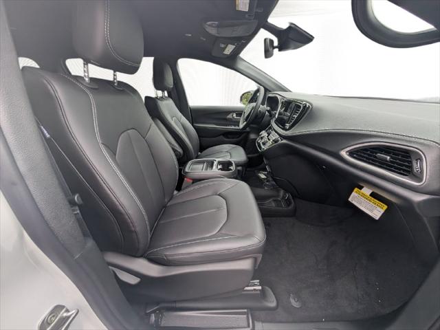 2027 Chrysler Pacifica Select AWD