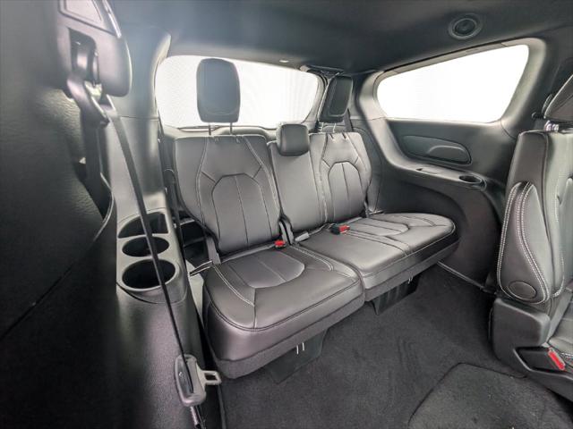 2027 Chrysler Pacifica Select AWD