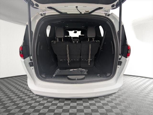 2027 Chrysler Pacifica Select AWD