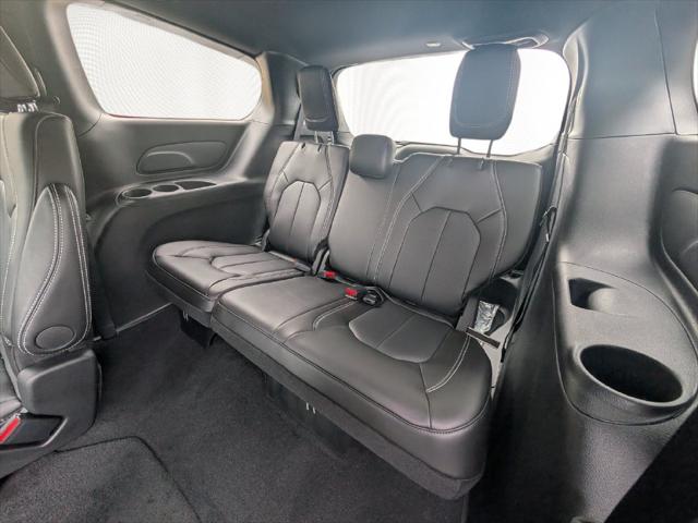 2027 Chrysler Pacifica Select AWD