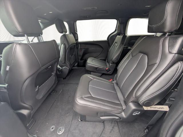 2027 Chrysler Pacifica Select AWD