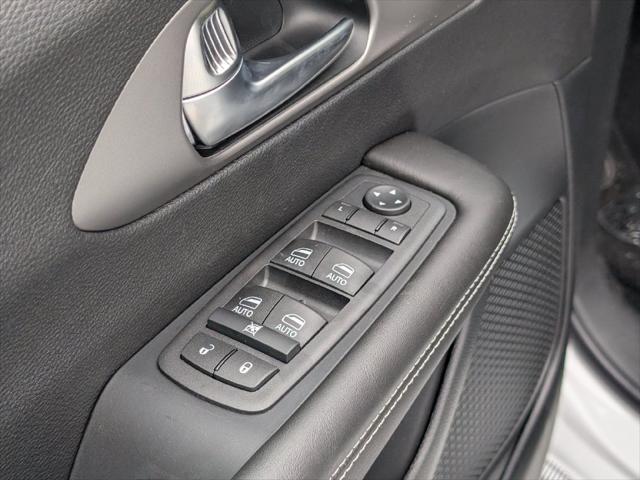 2027 Chrysler Pacifica Select AWD
