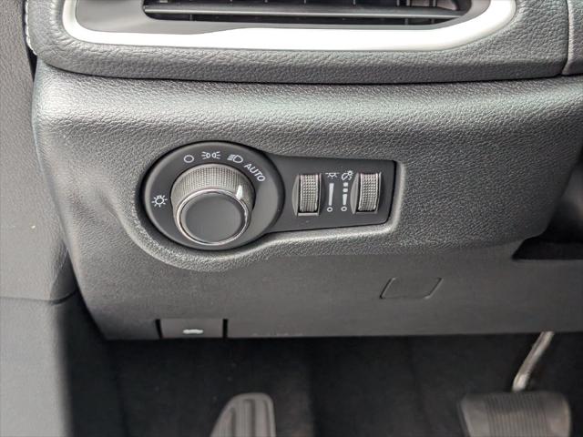 2027 Chrysler Pacifica Select AWD
