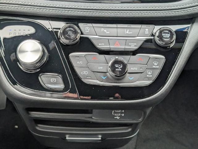 2027 Chrysler Pacifica Select AWD