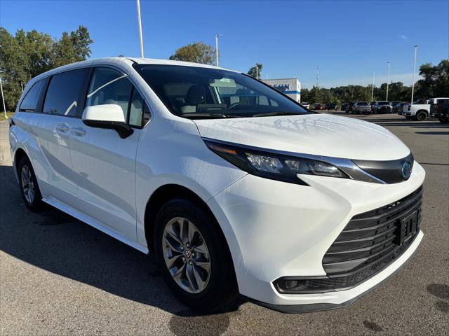 Used 2025 Toyota Sienna LE For Sale in Jackson, MI