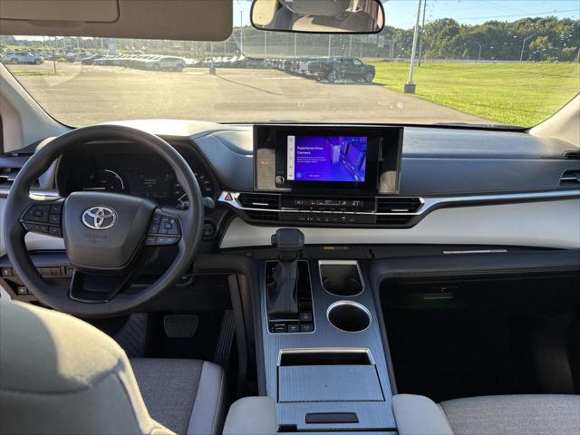 Used 2025 Toyota Sienna LE For Sale in Jackson, MI
