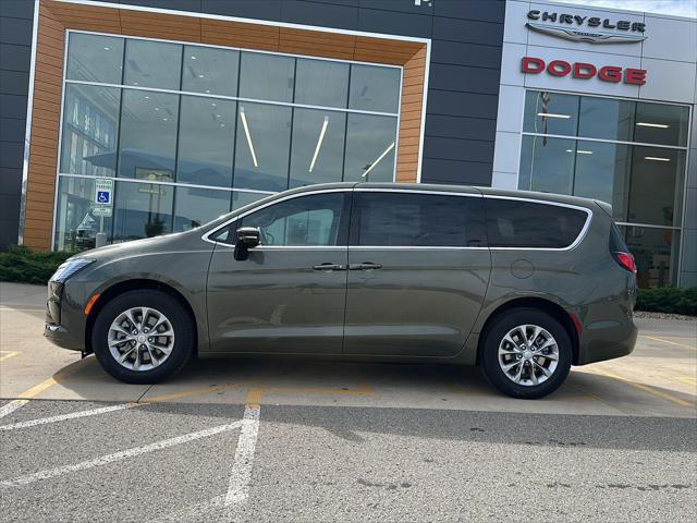 2027 Chrysler Pacifica Select AWD