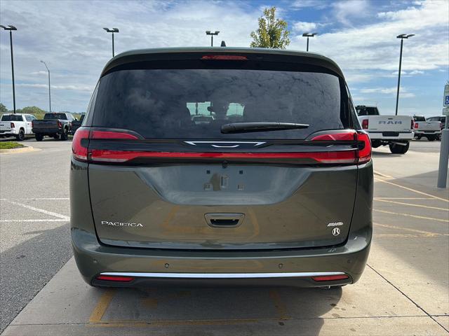 2027 Chrysler Pacifica Select AWD
