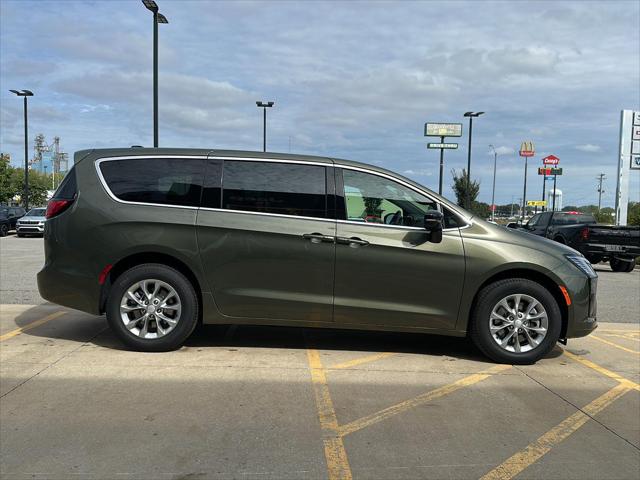 2027 Chrysler Pacifica Select AWD