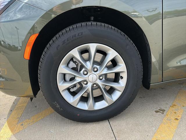 2027 Chrysler Pacifica Select AWD