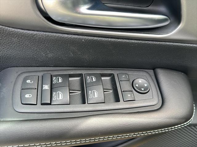 2027 Chrysler Pacifica Select AWD