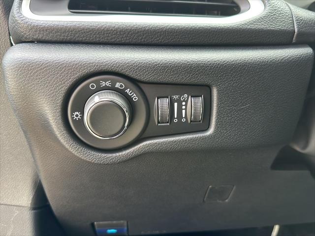2027 Chrysler Pacifica Select AWD