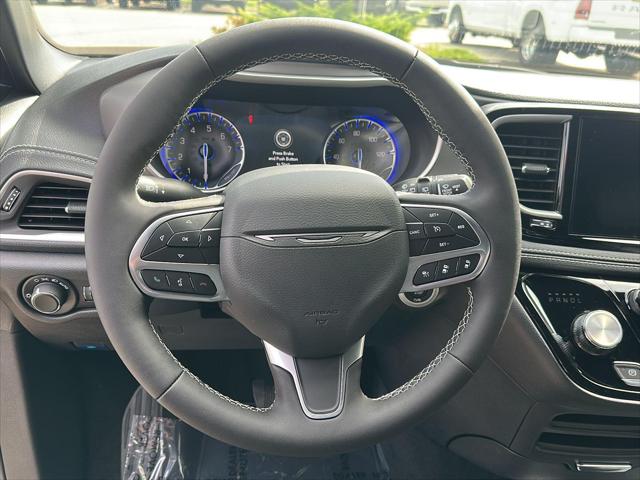 2027 Chrysler Pacifica Select AWD