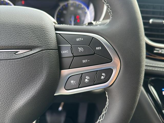 2027 Chrysler Pacifica Select AWD
