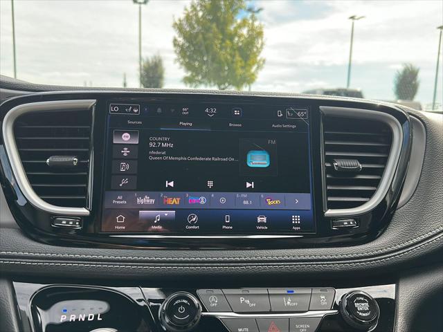 2027 Chrysler Pacifica Select AWD