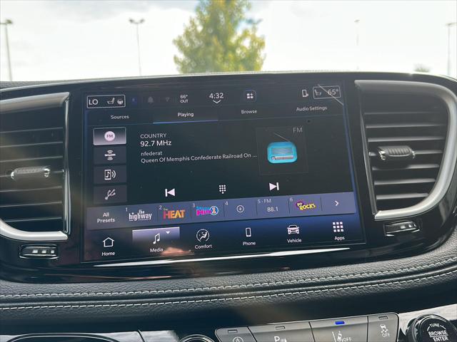 2027 Chrysler Pacifica Select AWD