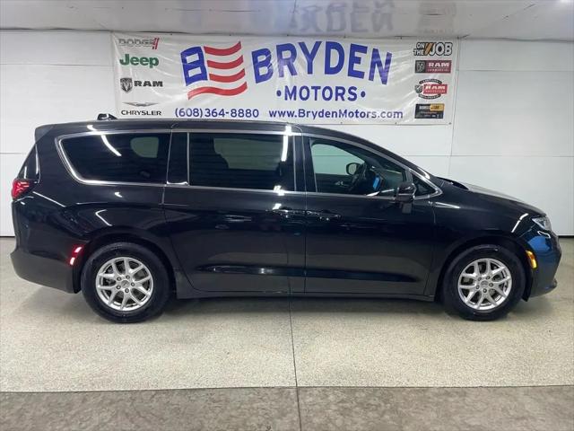 2023 Chrysler Pacifica Touring for sale in Beloit, WI